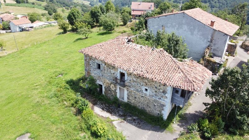 Foto e6267407-8581-4582-90b6-64f099ada427. Casa adossada a Piloña