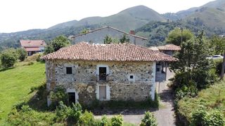 Maison jumelée à Piloña. Casona adosada a reformar