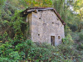 Bauernhof in Lugar vallin 29a. Cabaña, casa y fincas en quiros