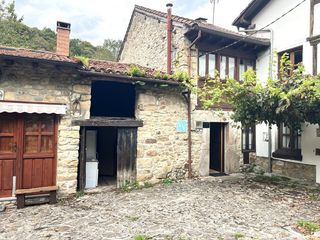 Casa in Peñamellera Alta. Casa rural vacacional besnes