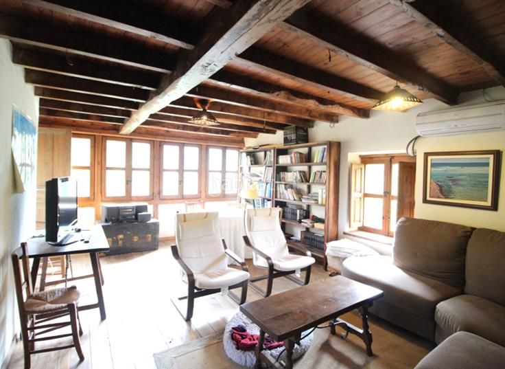 Foto a85278d5-3f4c-4b37-bc7e-f4159927199e. Casa adossada amb calefacció a Ponga