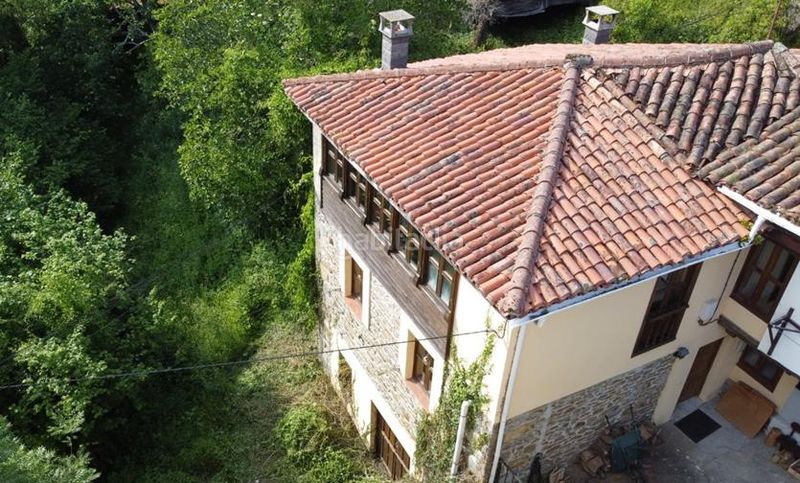 Foto c65861e5-4863-4771-a104-44f10919c88d. Casa adossada amb calefacció a Ponga