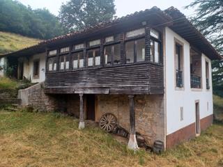 Casa  Lugar ambas 17. Casona asturiana, ambas. grado
