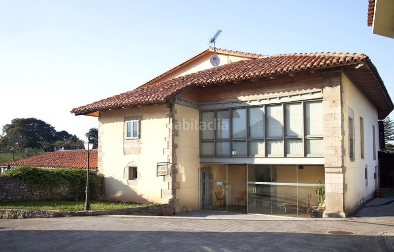 Foto 15bab726-26e2-4543-871a-f745c1fe4dbd. Edifici a les quintanes 24 a Caravia