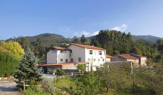 Edifici  Les quintanes 24. Hotel restaurante duesos, caravia