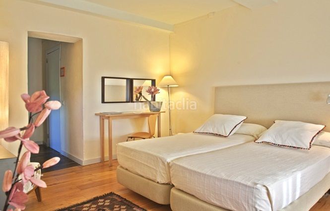 Foto 6fdad36b-0db5-4dba-9d79-fd910919997e. Edifici a les quintanes 24 a Caravia