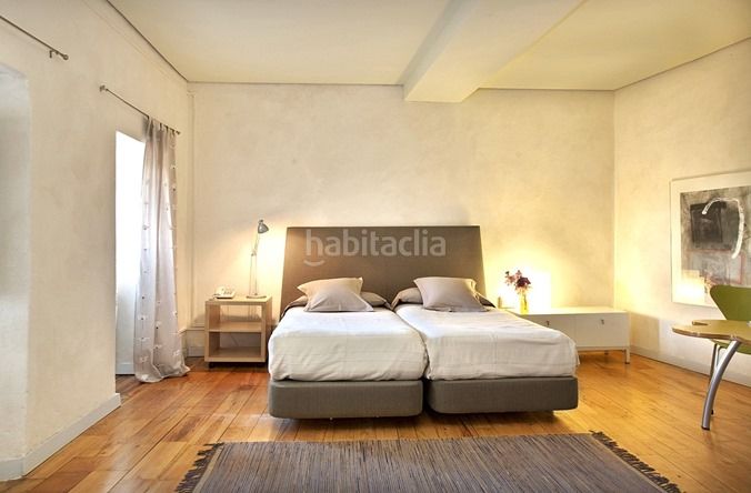 Foto 70e7caaf-5da8-47e7-87f0-bf0bb9bae8d0. Edifici a les quintanes 24 a Caravia