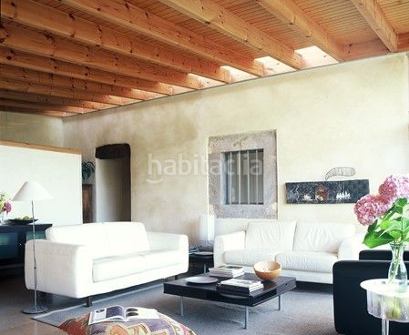 Foto 9364eab8-a3b4-40e8-bc32-b75bcc03f3db. Edifici a les quintanes 24 a Caravia