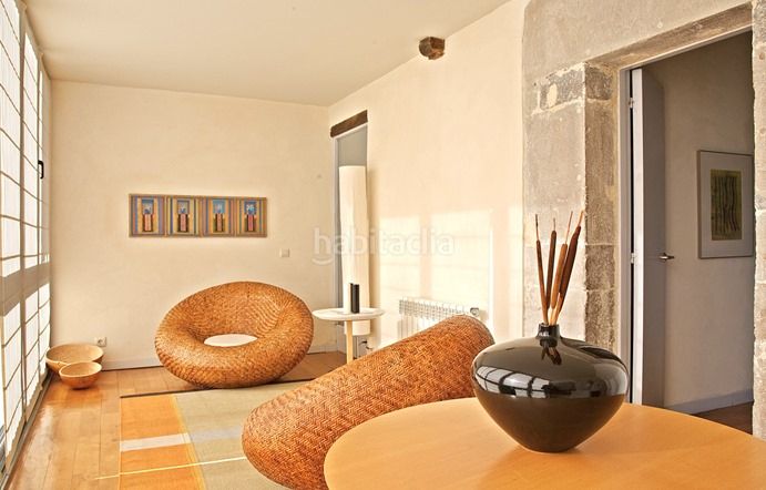 Foto a4fcfd90-d56c-4906-ae05-204672c0e398. Edifici a les quintanes 24 a Caravia