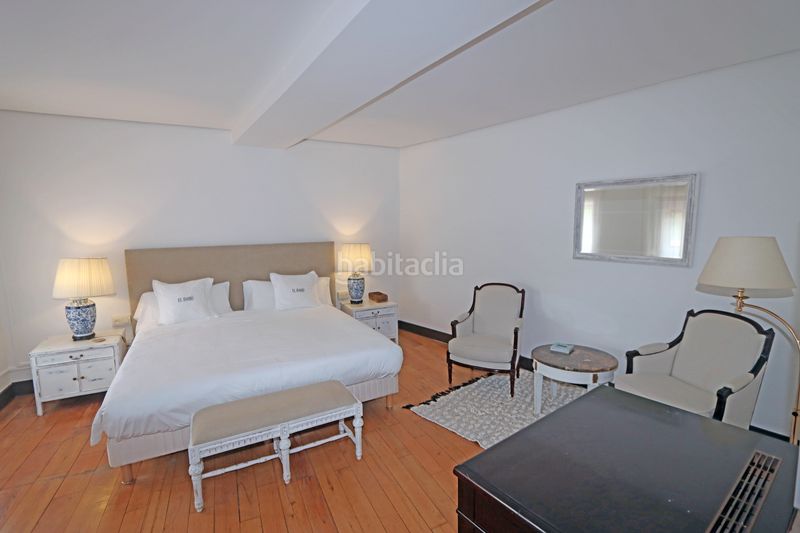 Foto ac12776a-7875-4fd0-baee-aa14fb9064d7. Edifici a les quintanes 24 a Caravia