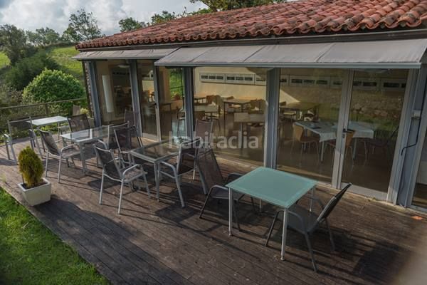 Foto e53522bf-3078-49aa-a6ba-9fc28281da5e. Edifici a les quintanes 24 a Caravia
