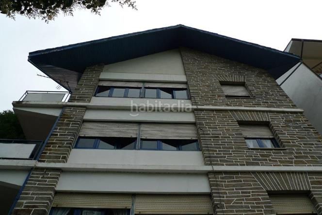 Foto 37a43d5c-fb4d-4f39-b63c-4df7c2597e99. Edifici a avenida américa 10 a Allande