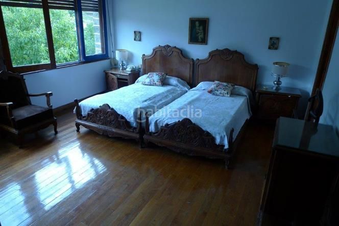 Foto b893b515-ad39-4c65-985d-fec2e0044ea0. Edifici a avenida américa 10 a Allande