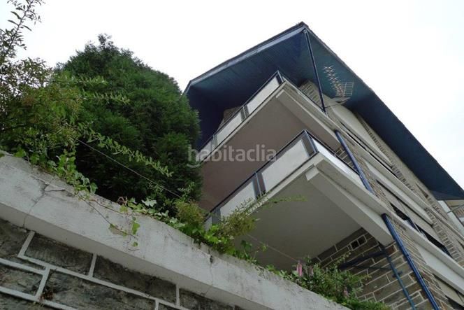 Foto dd69f111-6565-477b-a5e0-e053ca1494b0. Edifici a avenida américa 10 a Allande
