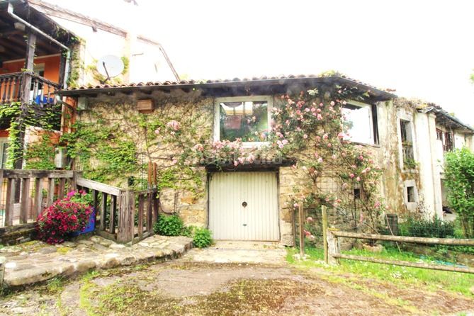 Foto b12d44f8-dd45-4fd5-9c07-22171810d2ff. Casa a Parres