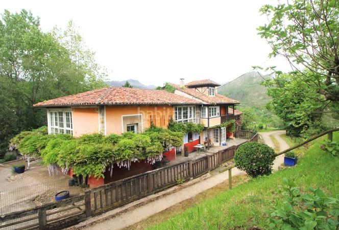 Foto f9ac9d5c-6a84-4fdd-b7bc-e3e37a12363d. Casa a Parres