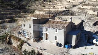 Masia a Relleu. Relleufinca rustica