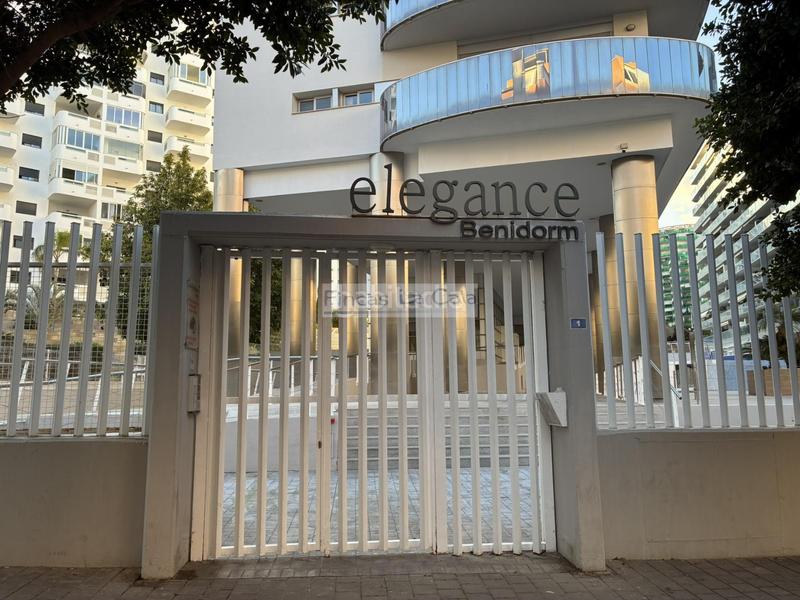 Foto f65801fc-6e8f-4c97-b55f-36af461f7a33. Autoparkplatz in Mirador de la Cala-Benimar Vila Joiosa (la)