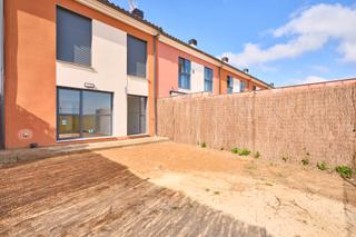 Semi detached house in Calle golpejas 54. Chale adosados a estrenar