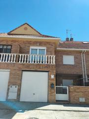 Xalet en Azucaica. Elegante chalet adosado en azucaica  toledo