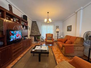 Xalet en Yuncos. Exclusivo chalet adosado de 265m con amplias estancias, terraz