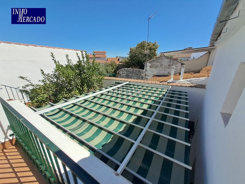 Foto a7f5b8e5-5842-425c-94ea-0d5474f01167. Casa amb xemeneia aparcament a Pozoblanco