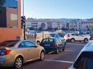 Parking coche en Calle carmen rico godoy 2. Garaje en venta en vial norte