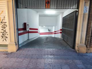 Aparcament cotxe a Calle eduardo dato 3. Plaza de aparcamiento en el centro