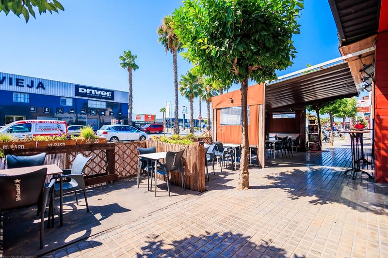 Foto 8842a65c-5b47-42be-9308-6d74bdbc1ed1. Traspaso local comercial traspaso cafe bar el paso en Torrevieja