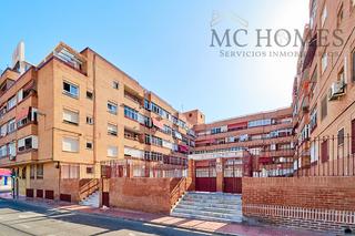 Appartement à Calle bazan 92. Planta baja en venta calle bazán torrevieja