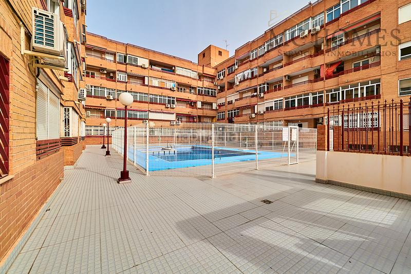 Foto 2ac155f5-5d4a-472c-9467-6af40fe7678a. Piso en calle bazan 92 piso en venta calle bazán en Torrevieja
