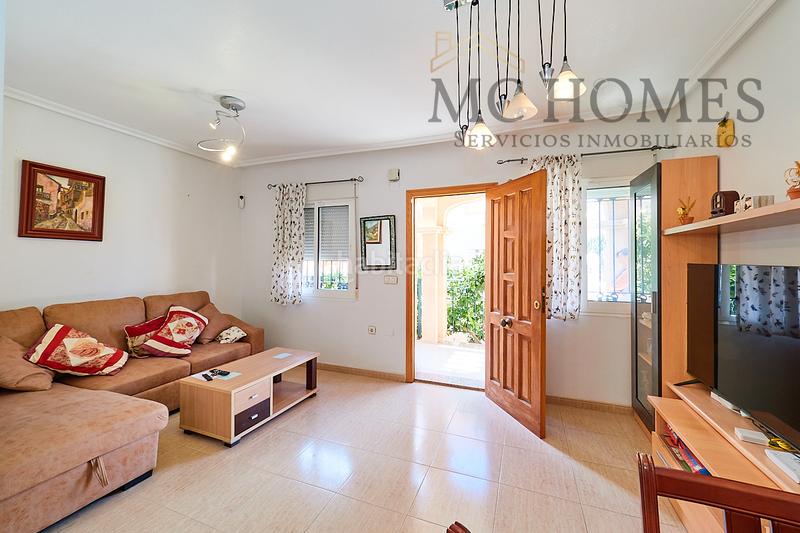 Foto b70d4319-2175-4120-8f2e-4a2f208dcf0d. Lloguer casa aparellada amb aparcament piscina a Torrevieja