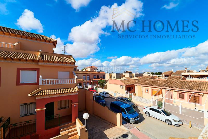 Foto b88ba950-305d-459d-9106-19a951d3405f. Lloguer casa aparellada amb aparcament piscina a Torrevieja