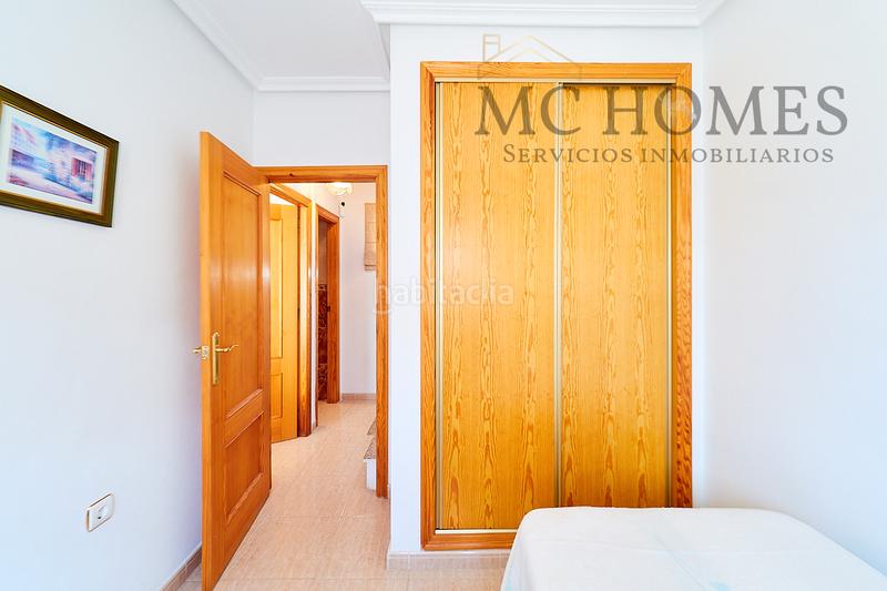 Foto b9df34e6-3889-4f8a-8e7e-8f0fc2ade642. Lloguer casa aparellada amb aparcament piscina a Torrevieja