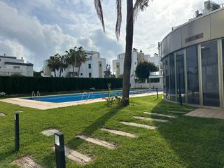 Miete Etagenwohnung  Avenida matisse. Piso en alquiler en oliva (oliva nova)