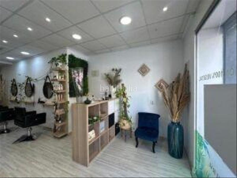 Foto 5c711872-c8eb-4ab0-a868-9b9ddbf9a2e0. Traspaso local comercial se vende negocio de peluquería en funcionamiento con clientes en Guardamar del Segura