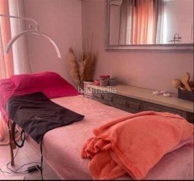 Foto c59c902c-f81c-486a-9c4a-d061334bd781. Traspaso local comercial se vende negocio de peluquería en funcionamiento con clientes en Guardamar del Segura