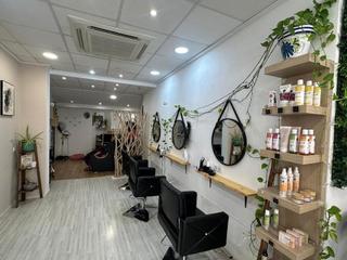 Location Local commercial à Pueblo. Se vende negocio de peluquería en funcionamiento con clientes en