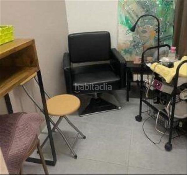 Foto 0c8c9944-524b-4f9d-ba93-9432d09e0e55. Alquiler local comercial se vende negocio de peluquería en funcionamiento con clientes en Guardamar del Segura