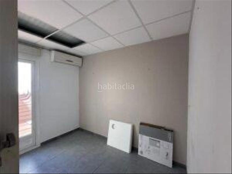 Foto aba29b65-3fc8-4e02-a152-3a894246b315. Alquiler local comercial se vende negocio de peluquería en funcionamiento con clientes en Guardamar del Segura