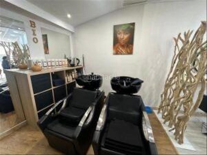 Foto c92be273-8381-48f8-900f-1baeff3e664f. Alquiler local comercial se vende negocio de peluquería en funcionamiento con clientes en Guardamar del Segura