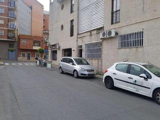 Miete Geschäftsraum in Los Pinos - El Pilar. Local comercial en venta en sor valentina mirón  plasencia cácer