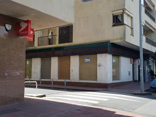 Geschäftsraum in Miralvalle - Av. Virgen del Puerto - La Data. Local comercial en venta en cañada real  centro de salud la data