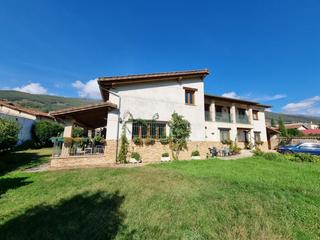 Xalet a Jerte. Casa unifamiliar en venta en junto al rio  jerte cáceres