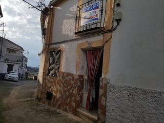 Xalet a Mirabel. Casa adosada en venta en ayuntamiento  mirabel cáceres