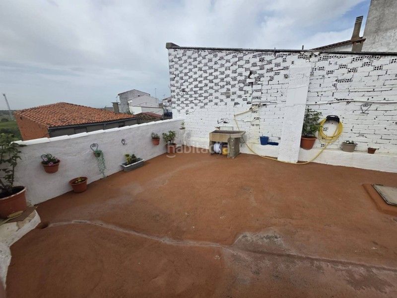 Foto c5ac7e52-4a63-4ee9-96fc-e053189dd8a6. Xalet amb aparcament a Mirabel