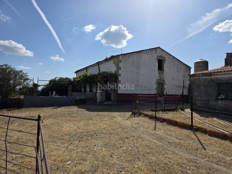 Foto d1ffe650-c87c-4992-a1d5-72eb1db4c7a9. Finca rústica a Alcántara