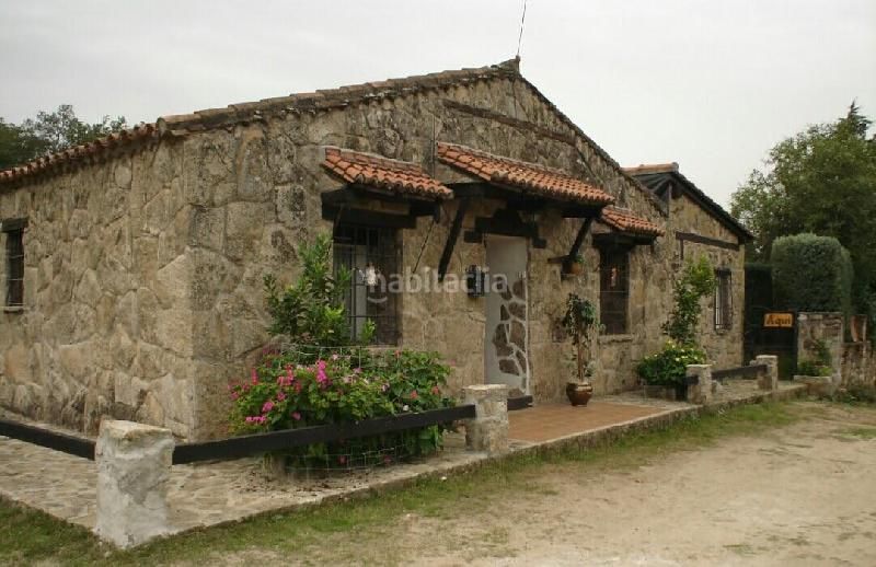 Foto 7553d01a-b6ef-417a-9bab-b0faf236b421. Xalet amb calefacció piscina a Miralvalle - Av. Virgen del Puerto - La Data Plasencia