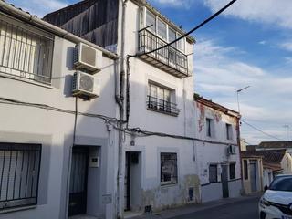 Xalet a Malpartida de Plasencia. Casa adosada en venta en centro  malpartida de plasencia cáceres