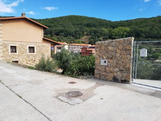 Terrain résidentiel à Pasarón de la Vera. Terreno en venta en carretera principal  piscina  pasarón de la